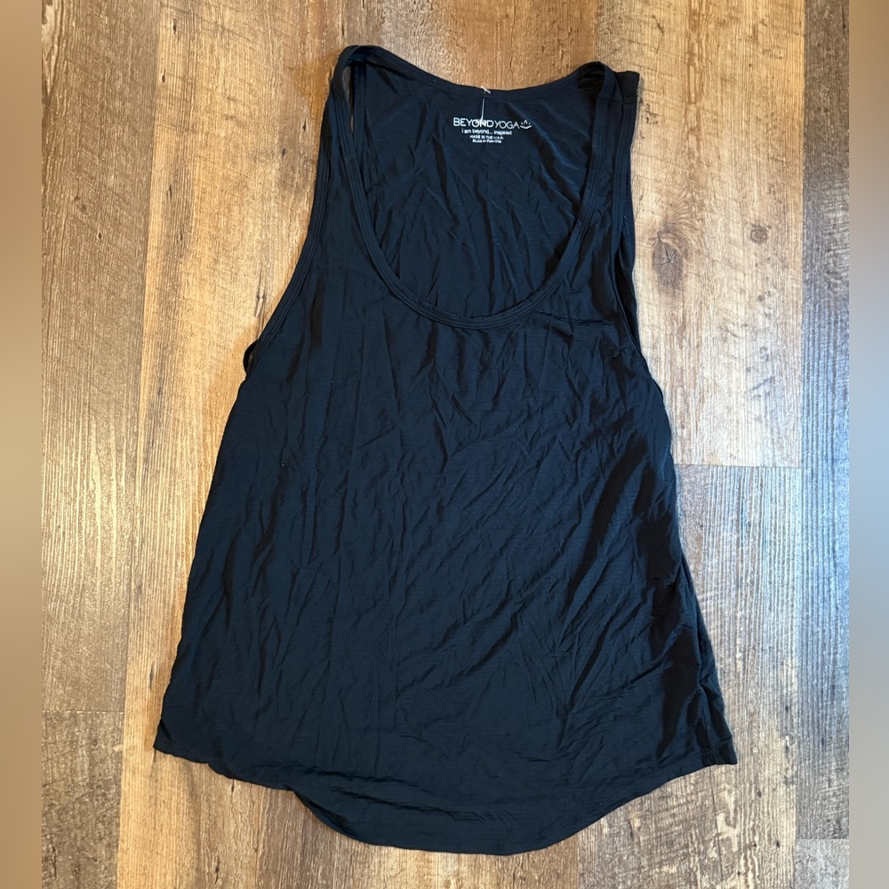 Beyond Yoga featherweight Black Women's workout Tank Top with side crisscross